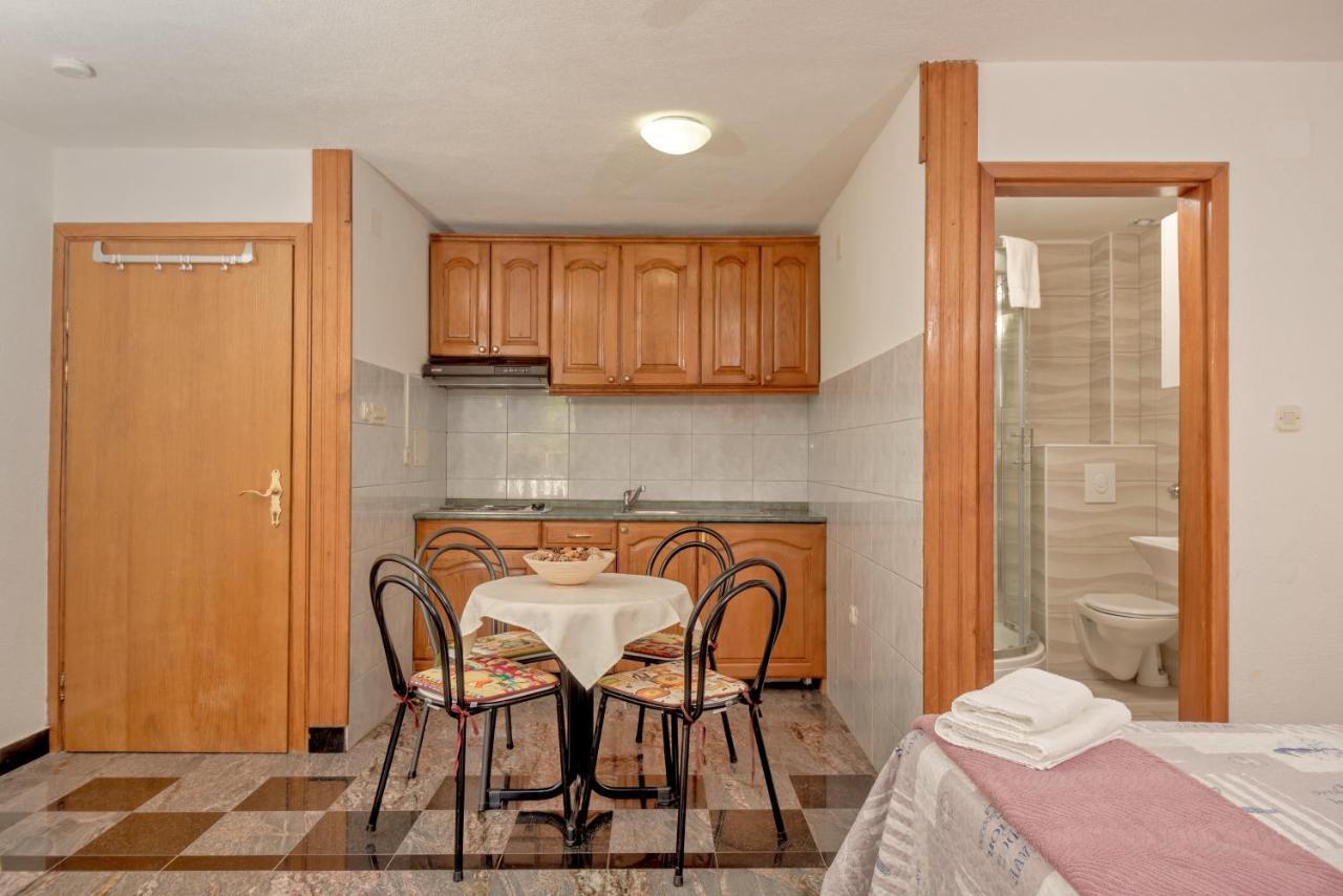 Apartmani Putnik Baška Voda Exterior foto